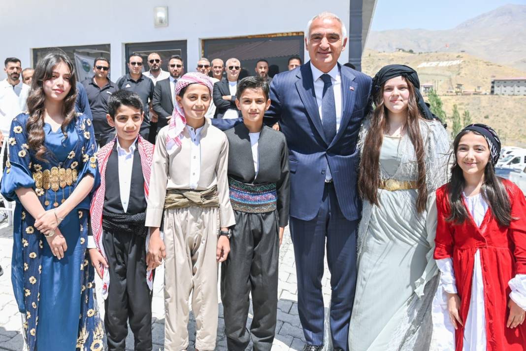 Bakan Ersoy 'Terörsüz Türkiye'de Hakkari'ye çıkarma yaptı! 3